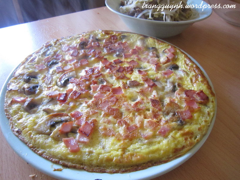 Omelette with ham and mushrooms 1