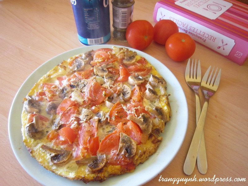 Omelette with tomatoes and mushrooms 1